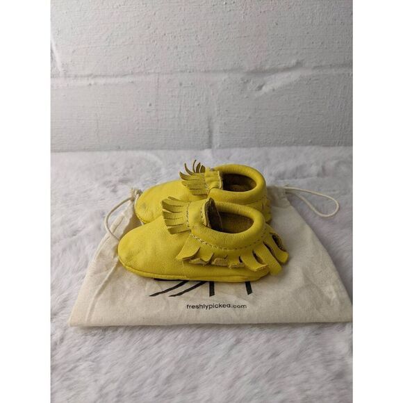 Freshly Picked‎ Yellow Moccasin Size 3 Baby Shoe Size 3 - Picture 3 of 10